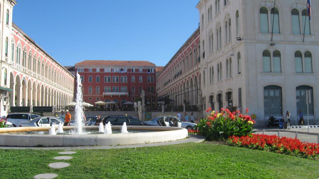Apartment Center *